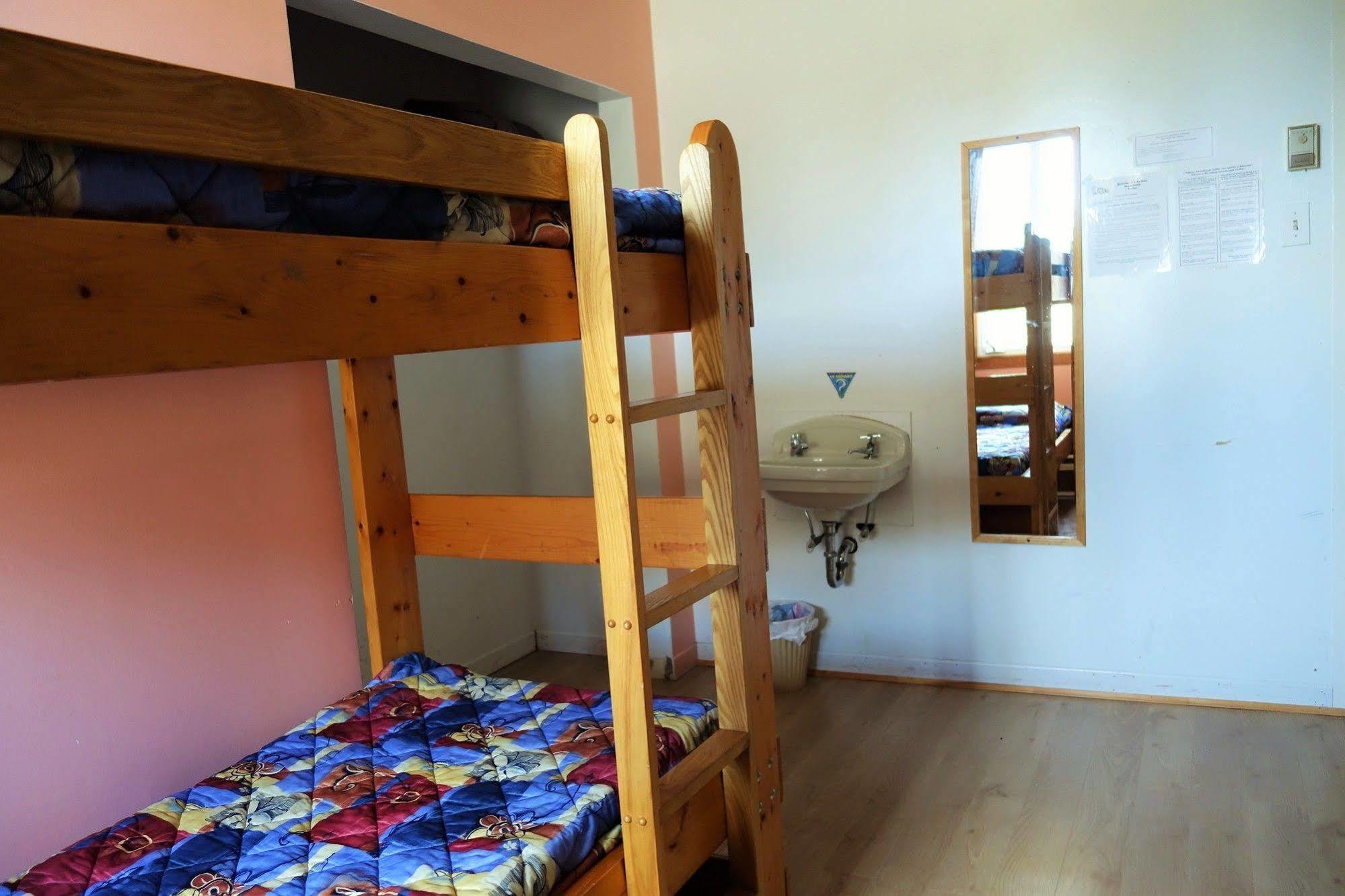Le Carabobo Auberge Forillon Gaspe Exterior photo